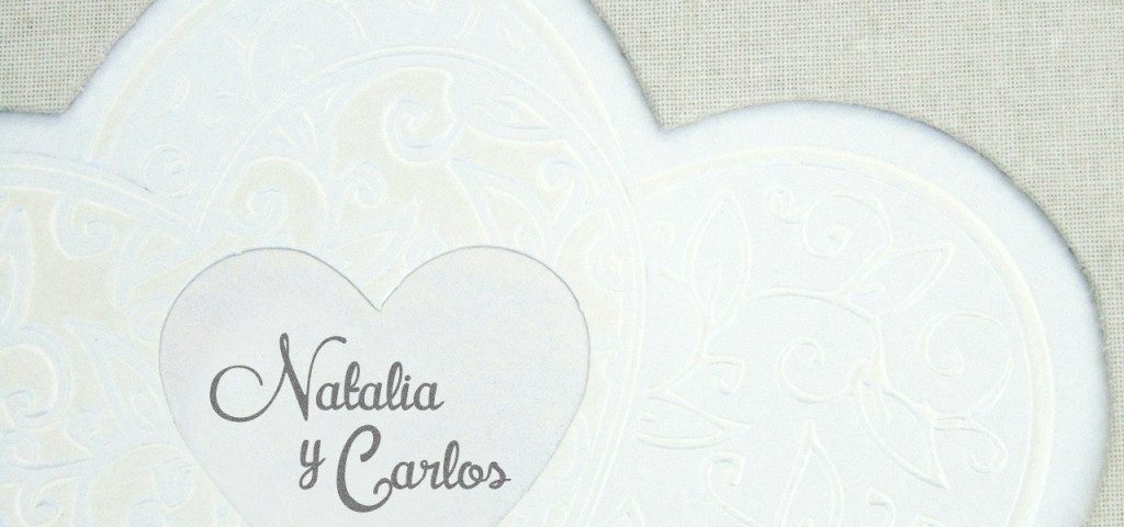 Integra las tarjetas de invitación de la boda a tu libro de firmas 1. MardePapel