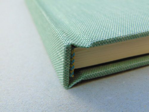 Libro de firmas lino verde 60 años 2. MardePapel.