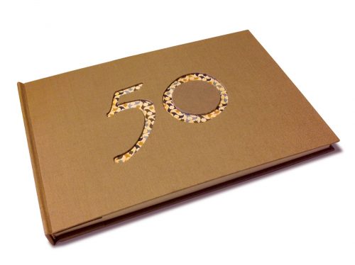 Libro de firmas 50 años beige. MardePapel