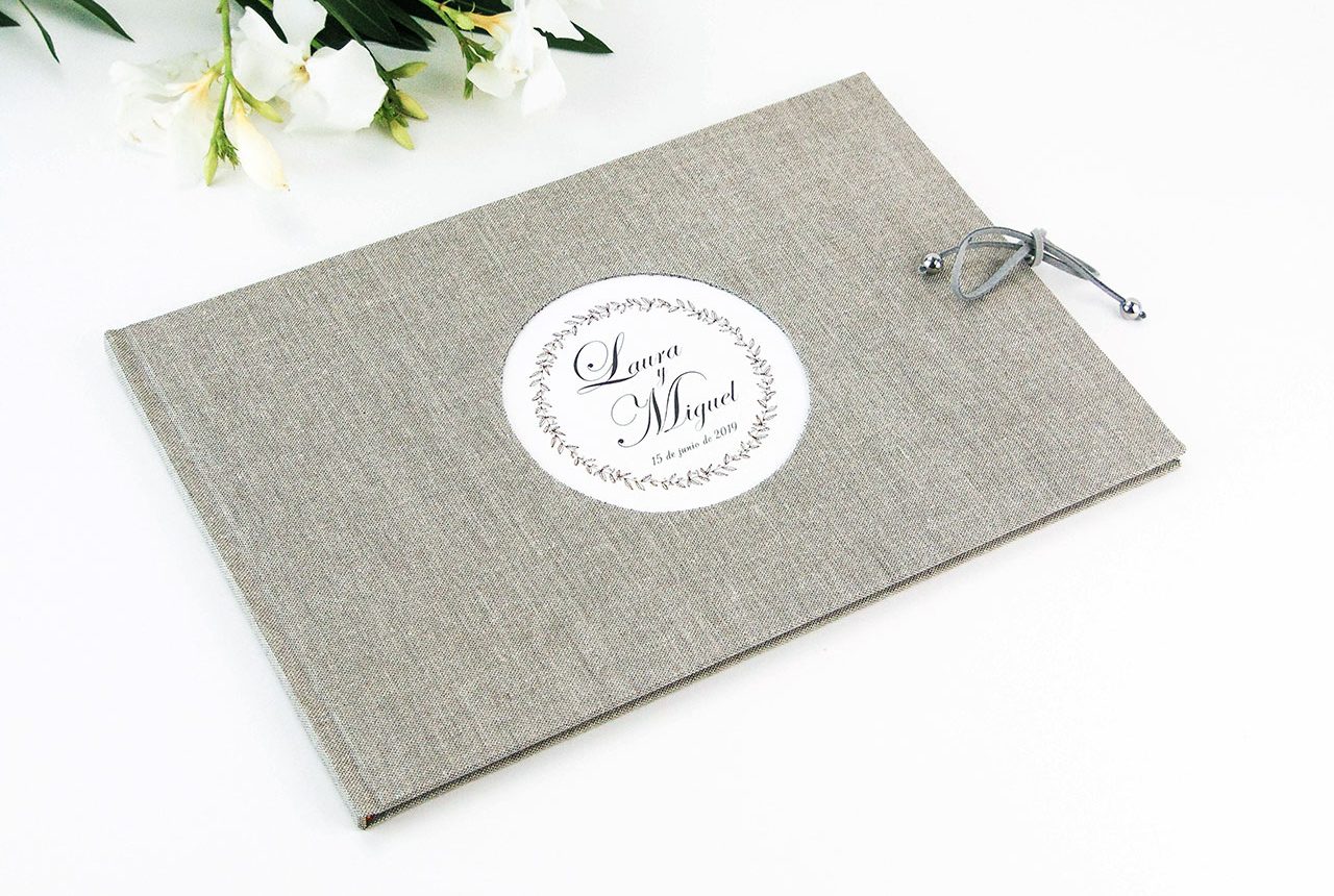 Libro de testigos y firmas personalizados 1. MardePapel