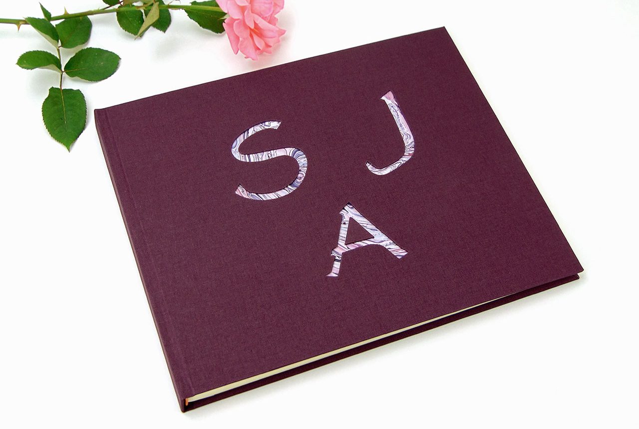Libro de testigos y firmas personalizados. MardePapel