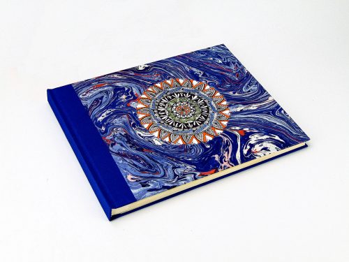 Álbum de fotos azul con mandala 3. Mardepapel