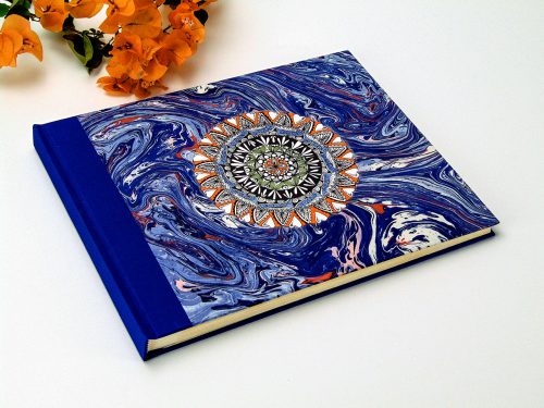 Álbum de fotos azul con mandala. Mardepapel