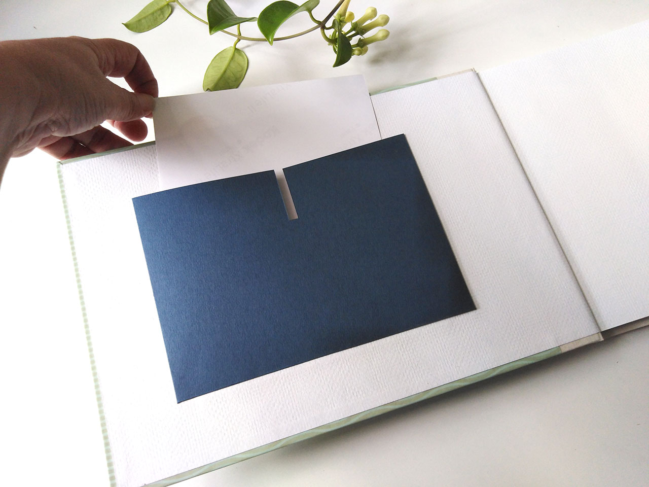 Sobre para la foto del libro de firmas de comunión.